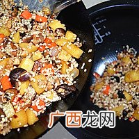 香菇土豆肉丁焖饭