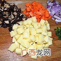 香菇土豆肉丁焖饭