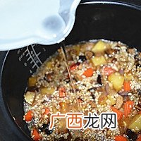 香菇土豆肉丁焖饭