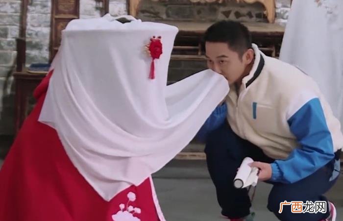 郭麒麟恋爱，秦海璐曝干儿子郭麒麟已谈过3次恋爱