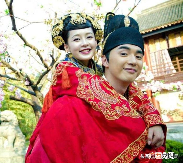 肖战和李沁，李沁突然撤掉为肖战置顶2年的单身声明