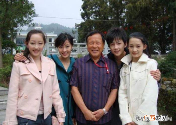 肖战和李沁，李沁突然撤掉为肖战置顶2年的单身声明