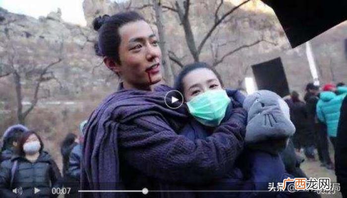 肖战和李沁，李沁突然撤掉为肖战置顶2年的单身声明