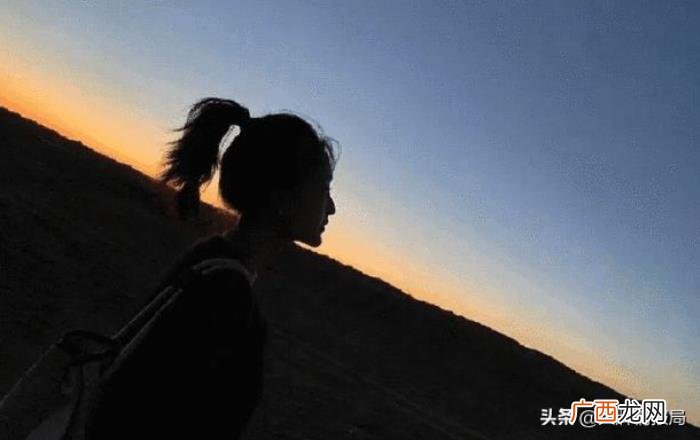 肖战和李沁，李沁突然撤掉为肖战置顶2年的单身声明