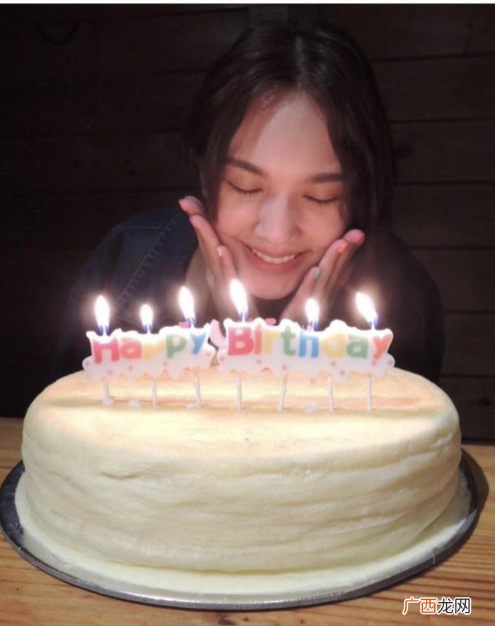 杨丞琳微博，李荣浩一连发4条微博为女友杨丞琳庆祝生日