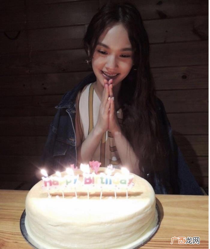 杨丞琳微博，李荣浩一连发4条微博为女友杨丞琳庆祝生日