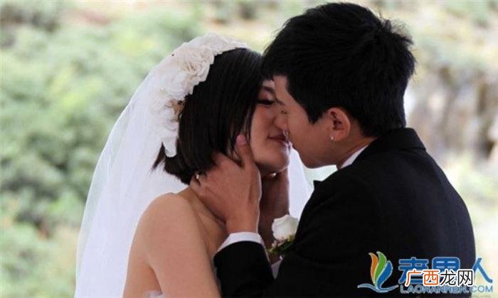 一个男生总喜欢亲你嘴，是喜欢亲嘴还是亲脸