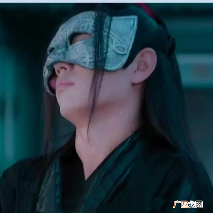 肖战脸小吗，#肖战面具里塞美妆蛋#如何夸脸小