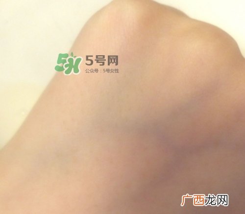 olay玉兰油小白瓶小绿瓶哪个好？olay小白瓶小绿瓶区别