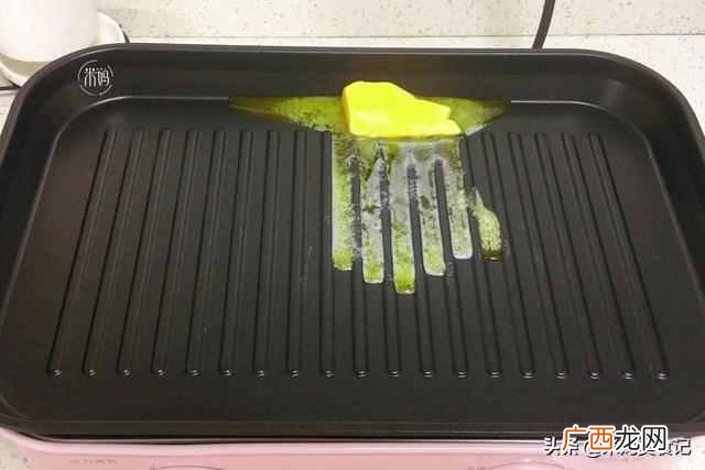 如何煎牛排的家常做法？自己在家煎牛排，记住这一点，牛排鲜嫩又多