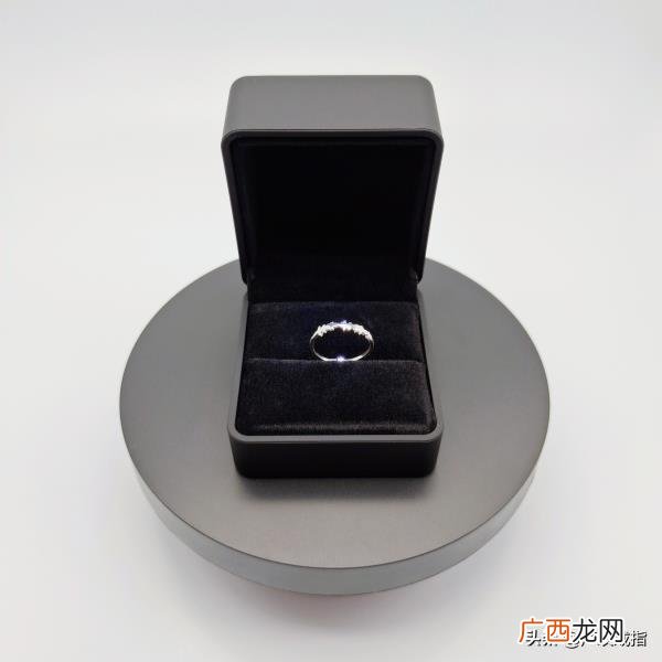 爱与被爱的同时爱才会有意义，爱与被爱同时发生