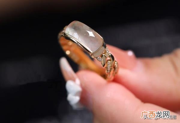 爱与被爱都是一种需要,爱与被爱同时发生