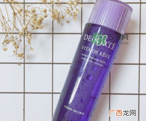黛珂紫苏水和cpb水磨精华哪个好？紫苏水和cpb水磨搭配