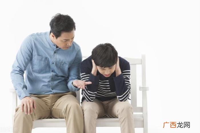 17岁学生和38岁女教职工暧昧 异性师生关系很暧昧