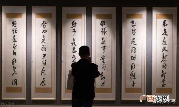 爱与被爱同时才有意义的下句，逃离的爱与被爱都是错