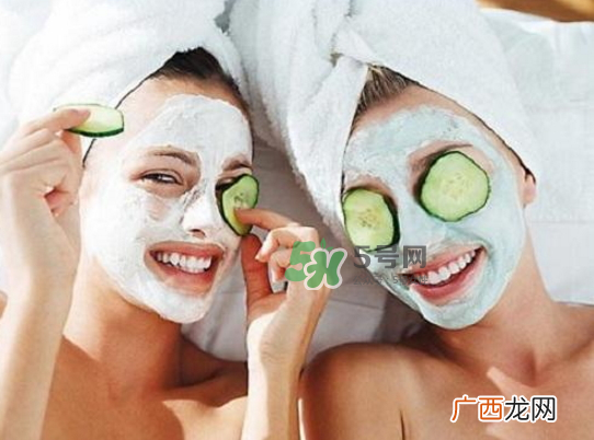 面膜怎么看有没有荧光剂？哪些面膜有荧光剂？