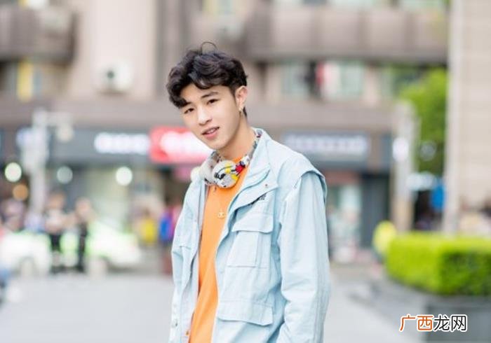 长脸适合什么刘海，齐刘海不是大学长脸男生唯一选择