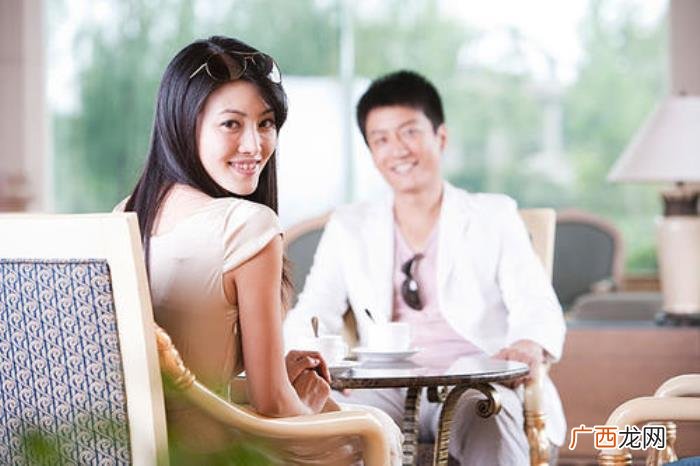 谈女朋友不知道聊什么怎么办，和女孩不知道该聊些什么