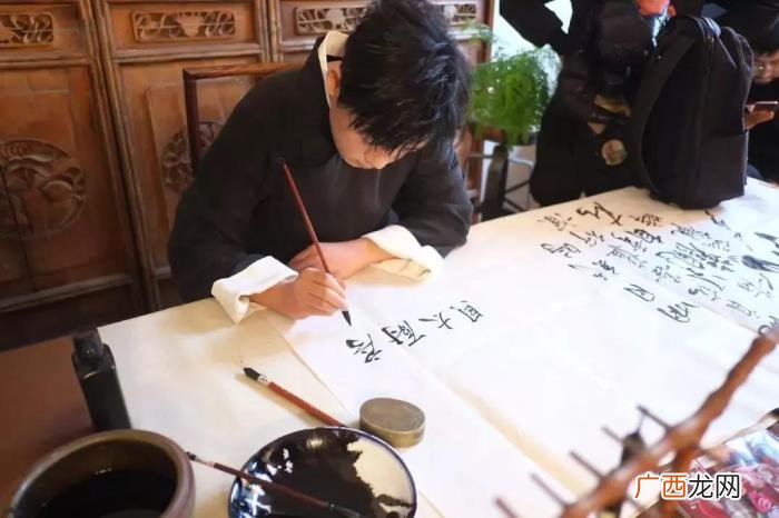 潘粤明作品，最近潘粤明作品被国际艺术基金收藏了