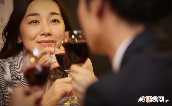 女朋友很漂亮但是玩腻了，男子将女友玩腻之后折磨并抛弃