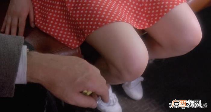 女朋友很漂亮但是玩腻了，男子将女友玩腻之后折磨并抛弃
