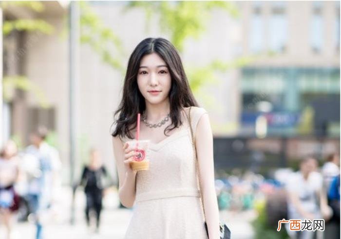 脸长的女生适合什么发型，脸长女生不能梳露额发型