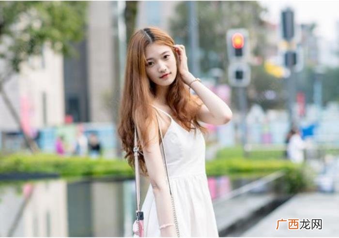脸长的女生适合什么发型，脸长女生不能梳露额发型