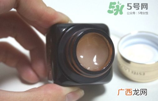 小棕瓶和百优眼霜哪个好？小棕瓶眼霜和百优眼霜对比