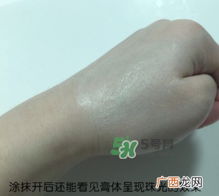 hr黑绷带对痘痘有用吗？赫莲娜黑绷带面霜使用心得