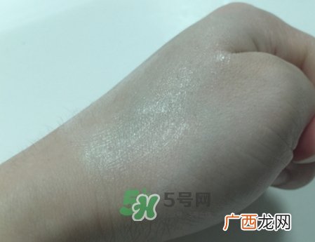 hr黑绷带对痘痘有用吗？赫莲娜黑绷带面霜使用心得