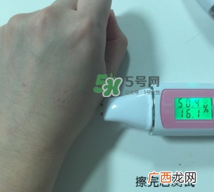 hr黑绷带对痘痘有用吗？赫莲娜黑绷带面霜使用心得