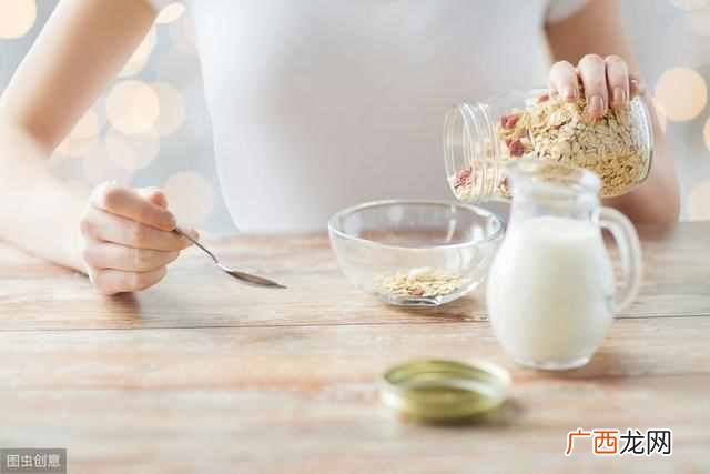 酸奶什么时候喝最好减肥？喝酸奶还要看时间？饭前还是饭后喝很关键