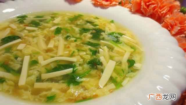 鸡蛋和豆腐一起怎么做？豆腐搭配鸡蛋这样做，喝一口香又滑