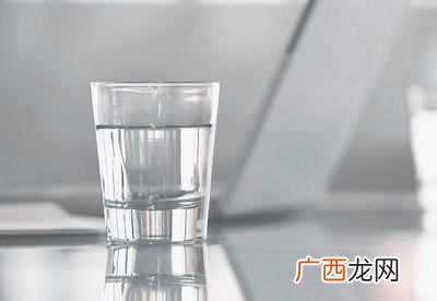 长期肝火旺拿什么泡水喝?常喝5种水,把你一身火气都泄掉