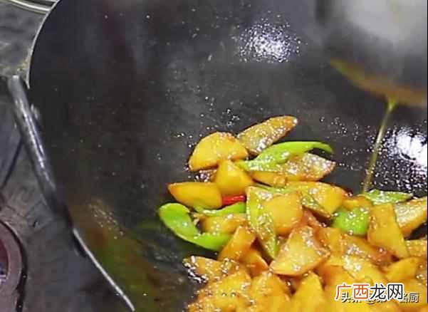 家庭红烧土豆的简单做法？红烧土豆怎样做才好吃？