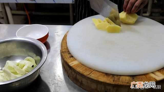 家庭红烧土豆的简单做法？红烧土豆怎样做才好吃？