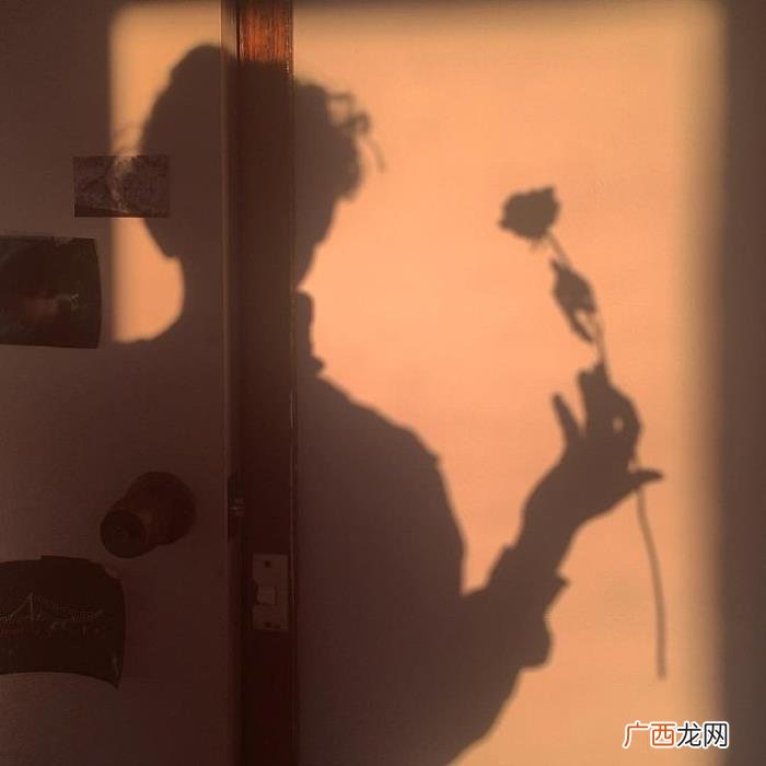 分手后还能正常聊天是为什么，分手后还能正常聊天