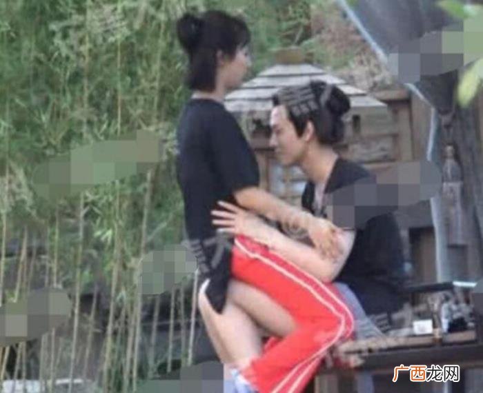 杨紫男朋友是谁，杨紫打飞的探班男友秦俊杰