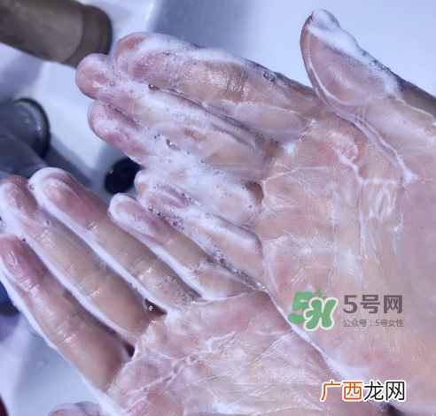 理肤泉洁面啫喱怎么样?理肤泉洁面啫喱好用吗?