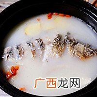 汤奶白有技巧 豆腐鲫鱼汤秘?鲜美营养清炖鱼汤