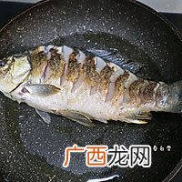 汤奶白有技巧 豆腐鲫鱼汤秘?鲜美营养清炖鱼汤