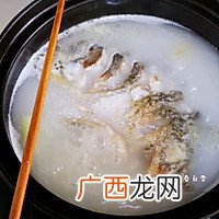 汤奶白有技巧 豆腐鲫鱼汤秘?鲜美营养清炖鱼汤