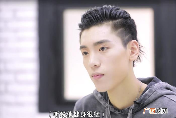 王子异肌肉，陈立农跟随王子异健身导致致肌肉拉伤