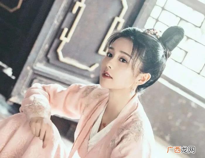 白浅大师兄，白鹿演绎帅气龙帮主与白浅大师兄带来