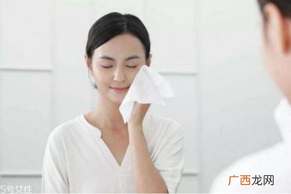 一天洗几次脸揭秘日常洗脸误区