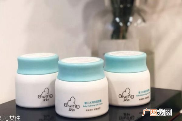 17岁女生用什么护肤品适合17岁用的护肤品