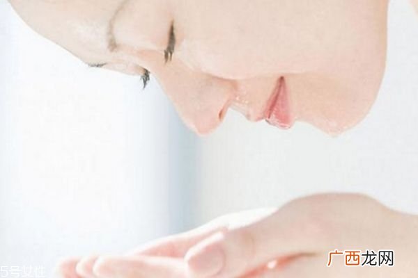 17岁女生用什么护肤品适合17岁用的护肤品