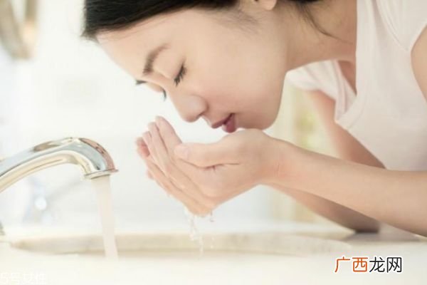 柠檬敷脸后要洗脸吗柠檬汁美容使用误区