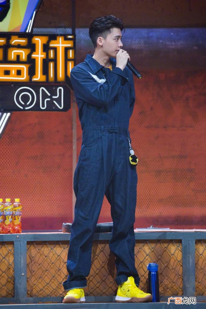 肖战连体服，肖战、李易峰都Pick的连体工装裤