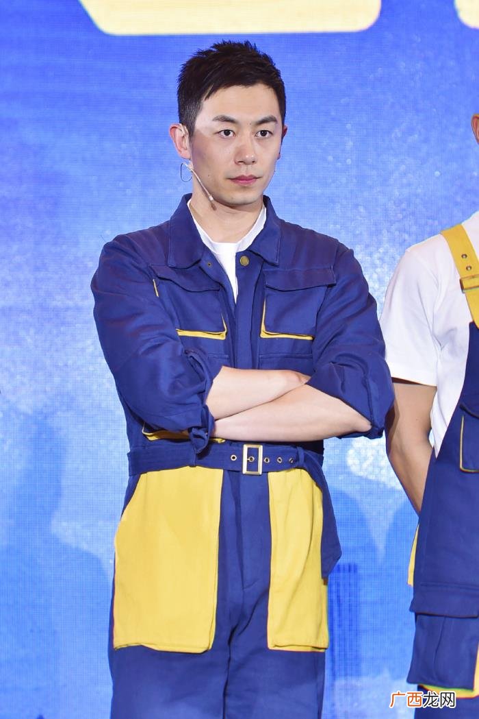 肖战连体服，肖战、李易峰都Pick的连体工装裤